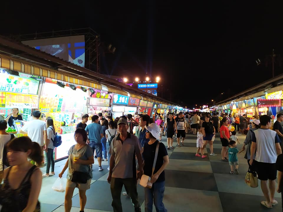 Dongdamen night market main street