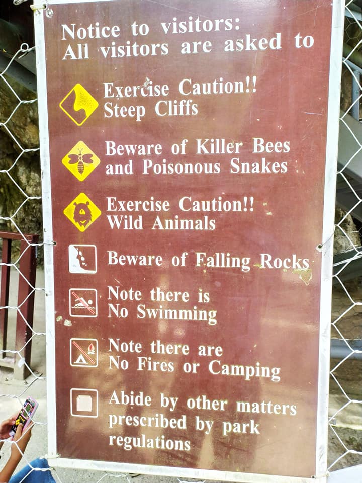 Warning signs on the Shakadang Trail